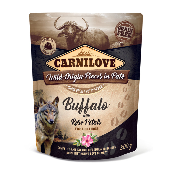 Bild på Carnilove Dog Adult Buffalo with Rose Petals Paté, ett spannmålsfritt våtfoder för hundar med hög kötthalt och berikat med rosenblad för hälsa och välmående.