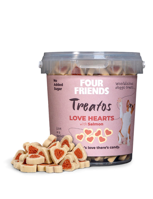 Four Friends Treatos Love Hearts 500 g – Semimjuka hundgodisar med laxsmak, utan tillsatt socker, rika på omega-3 för hud och päls, perfekta för träning.